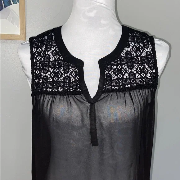 Daniel Rainn crochet sheer top - Picture 2 of 5